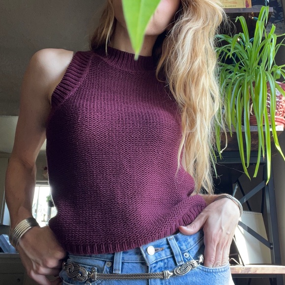 Red Wine Mock Neck Knit Sleeveless Top - Picture 4 of 9